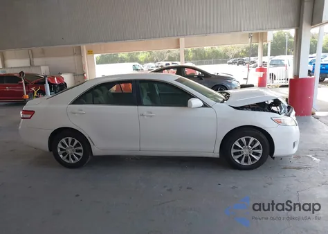 2011 Toyota Camry z USA, uszkodzony, nr VIN 4T1BF3EK1BU752669